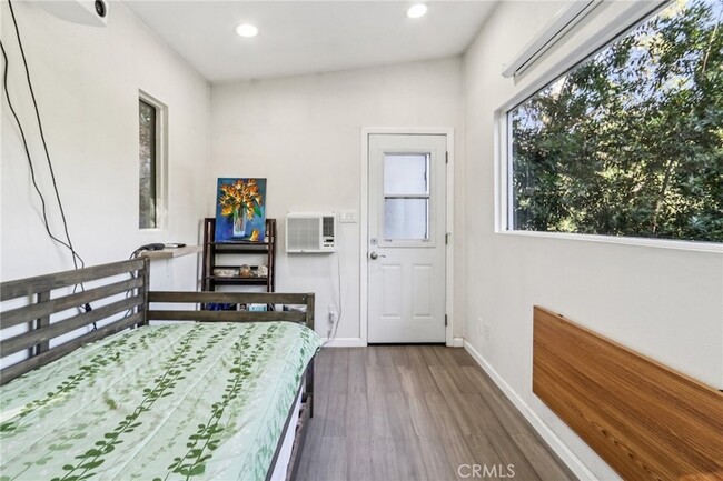 Building Photo - 432 Fernwood Pacific Dr