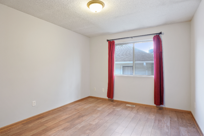 Building Photo - 619-625 Snelling Ave N