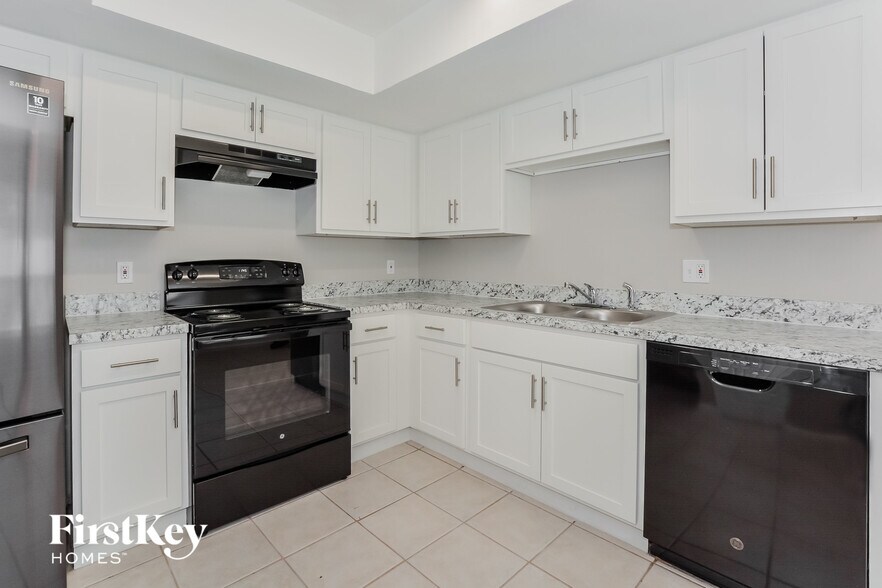 Building Photo - 2005 N Parkton Dr