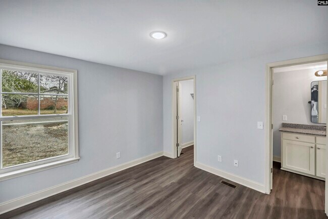 Building Photo - 152 Robin Rd