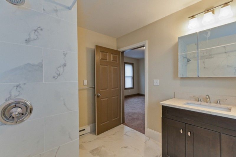 Building Photo - 94 Gladstone St