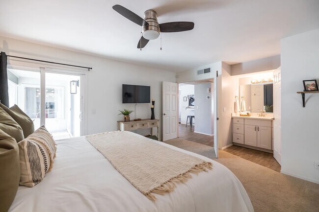 Building Photo - 709 W Vaughn St