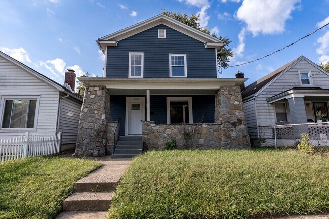 Primary Photo - 2120 W Lee St