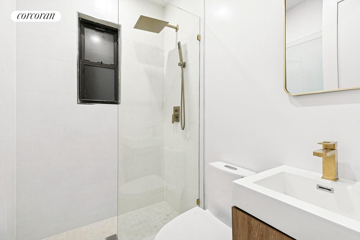 Building Photo - 206 W 96th St