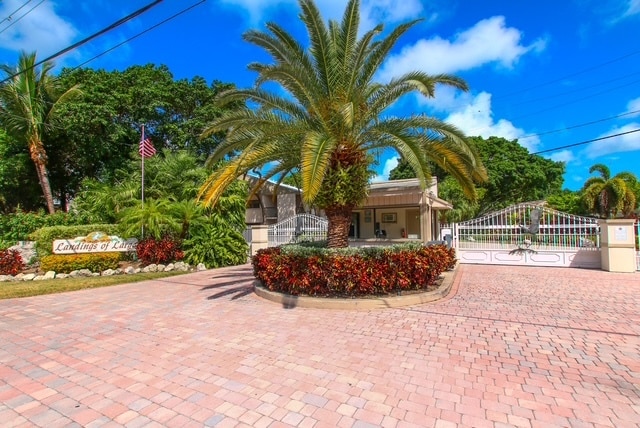 Front gate - 98402 Windward Ave