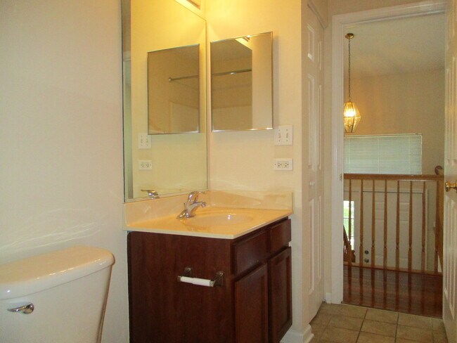 Building Photo - 656 S Rosehall Ln