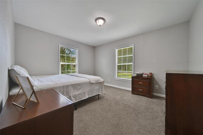 Building Photo - 1606 W 8th St