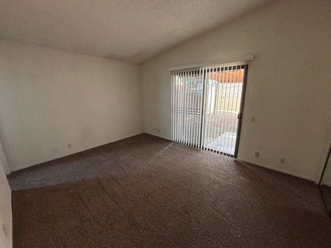 Building Photo - 1912 N Western Ave