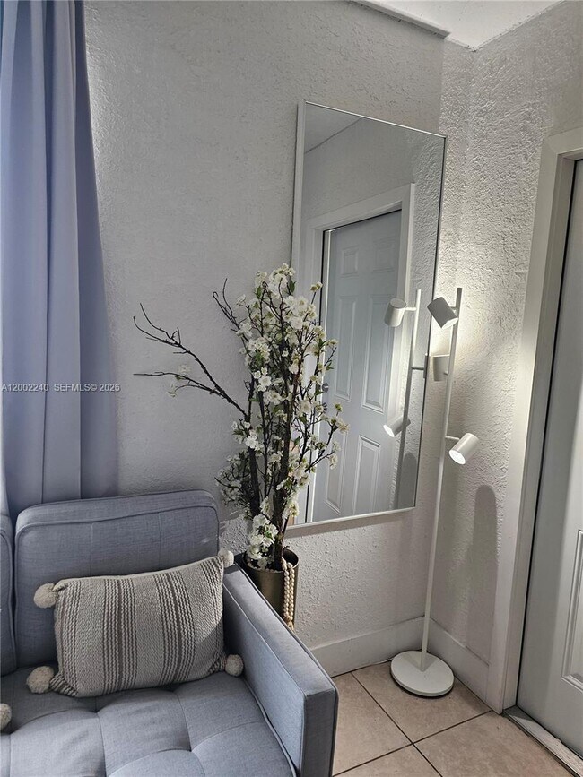 Building Photo - 2513 SW 10th St