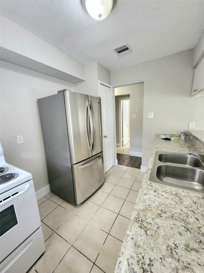 Building Photo - 9110 Kentshire Dr