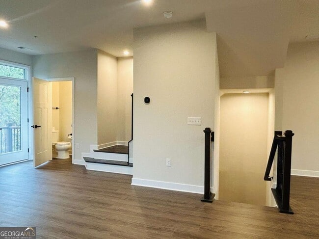 Building Photo - 420 Thatch Ter