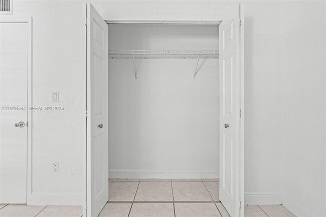 Building Photo - 15504 Sharpecroft Dr