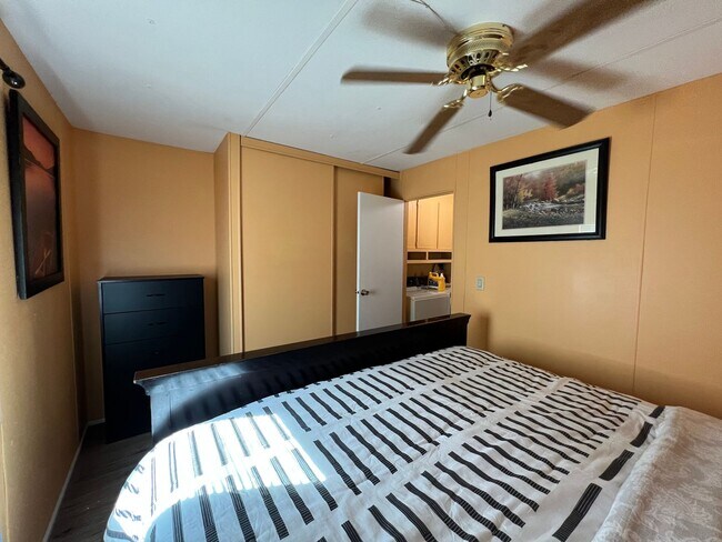 Building Photo - FURNISHED WINTER RETREAT!