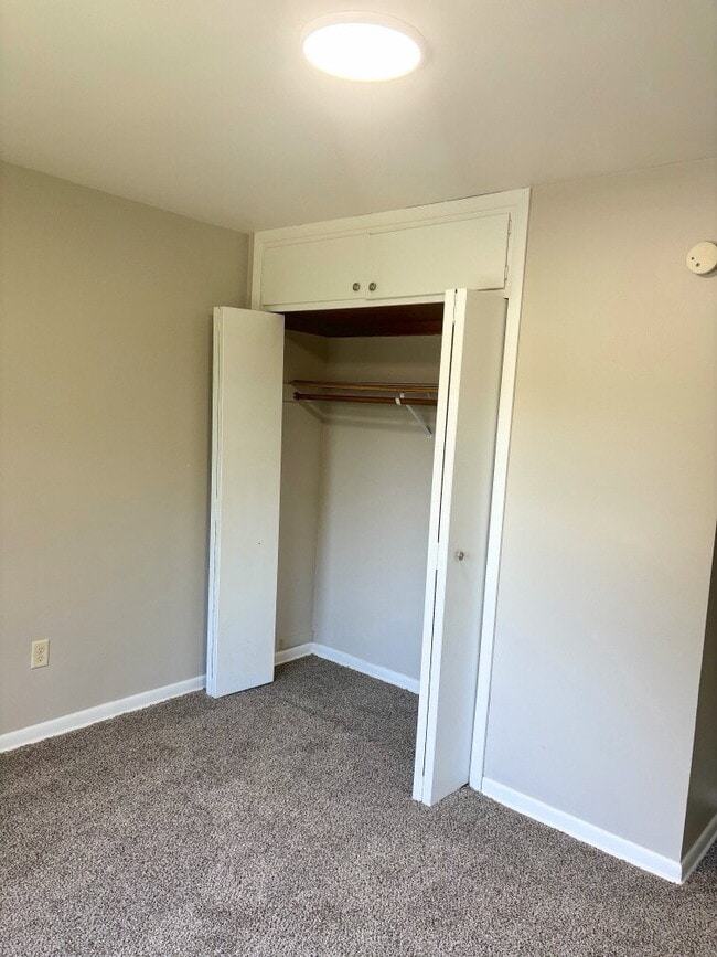 Building Photo - "Charming Saginaw Duplex: Spacious 2-Bedroom Haven with Gleaming Hardwood Floors!"