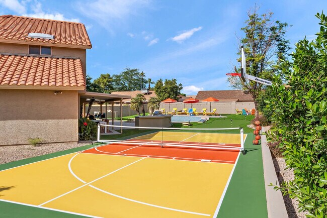 Building Photo - 7804 W Pershing Ave