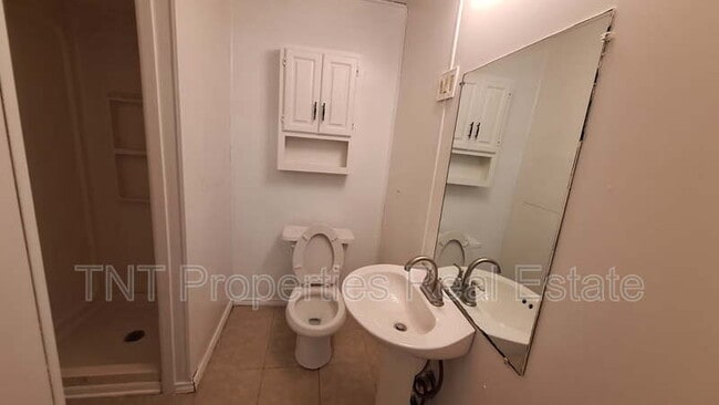 Building Photo - 201 Elm Ave