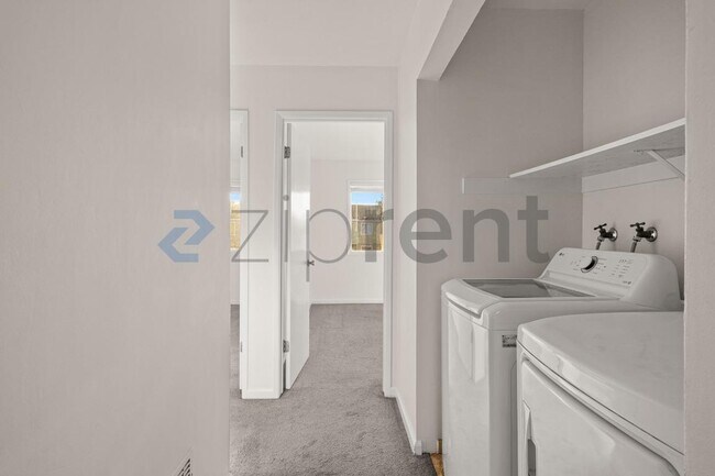 Building Photo - 5 Oak Crest Ct