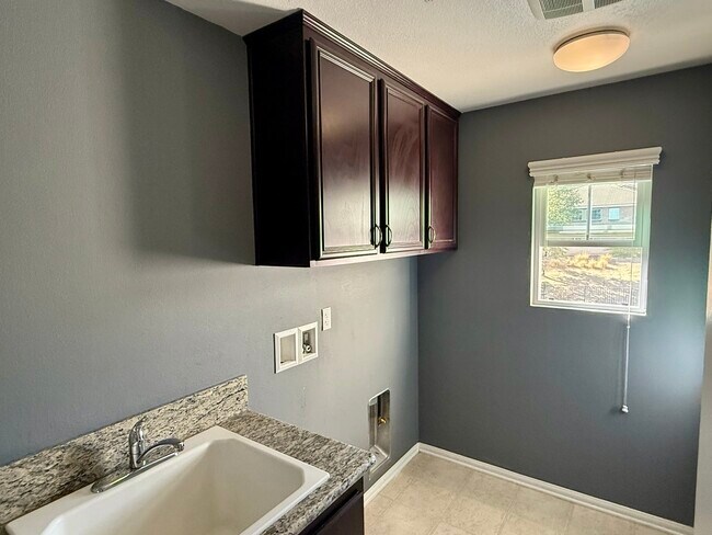 Building Photo - 28610 Sugarite Canyon Dr