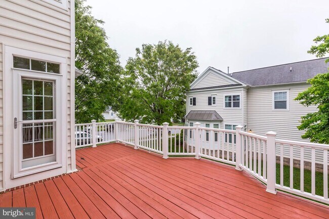 Building Photo - 8844 Song Sparrow Dr
