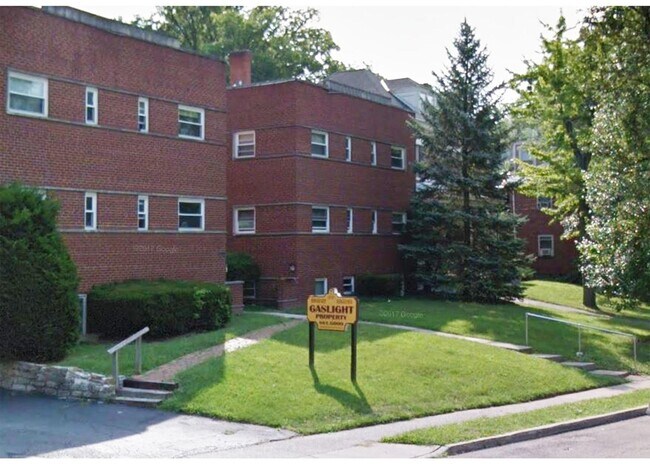 Interior Photo - Ludlow 922-926