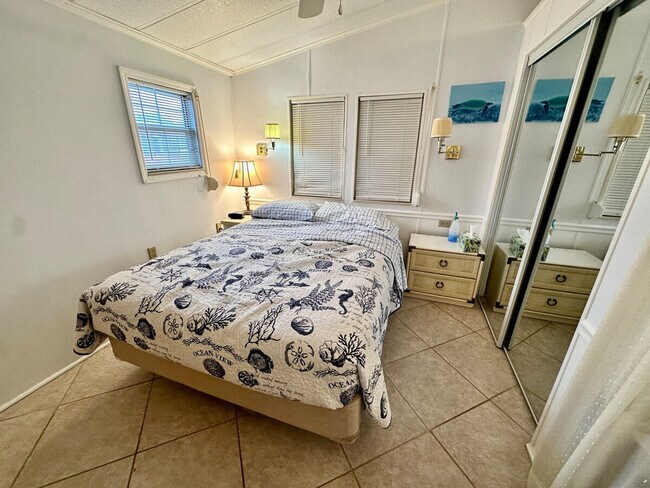 Building Photo - 10751 S Ocean Dr