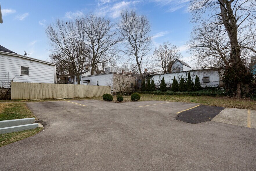 Building Photo - 1737 Lincoln Ave