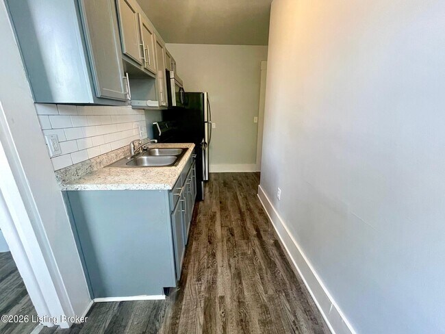 Building Photo - 1308 E Main St