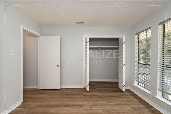 Building Photo - Beautifully Updated 3-Bedroom Home with Granite Kitchen & Sunroom Retreat!