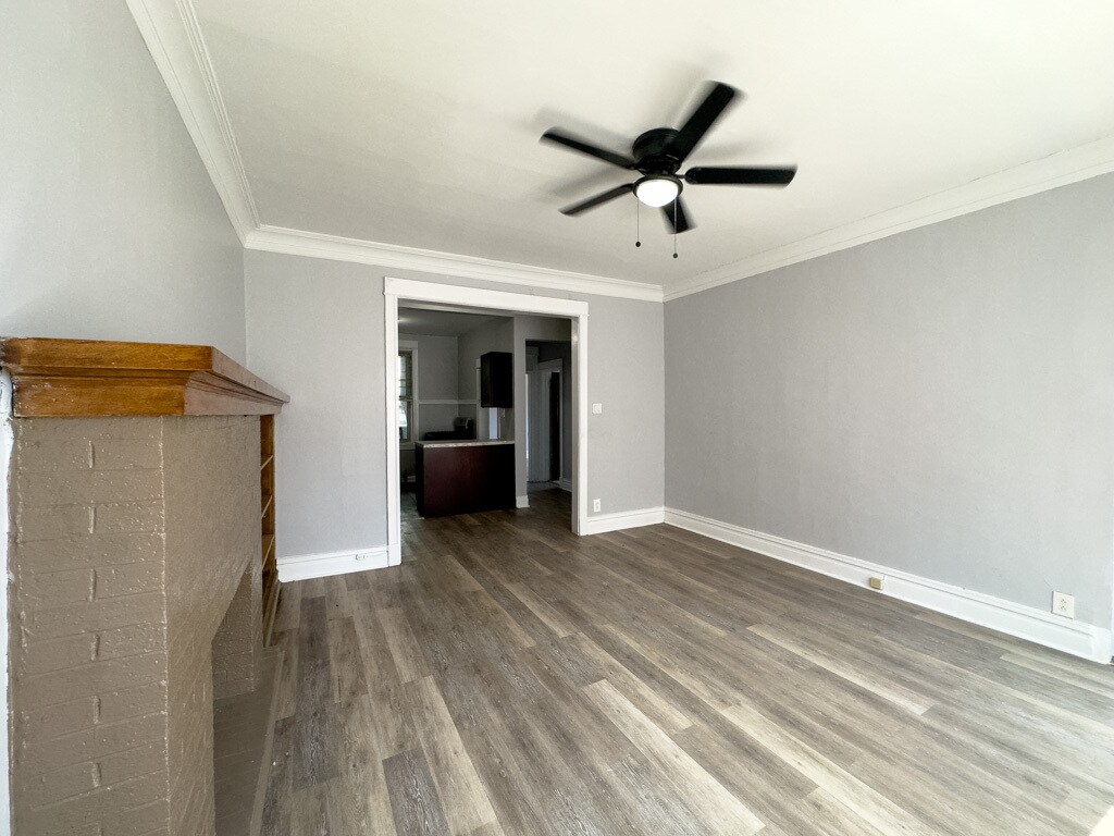Building Photo - 1222 W Rosemont Ave
