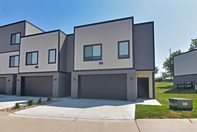 Primary Photo - 14 Crosby Park Dr