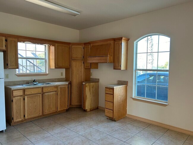 Building Photo - 2901 S Martin Ave