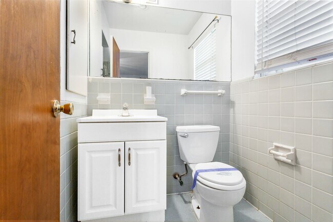 Building Photo - 3-bedroom, 2-bath home with 2-car garage in Casa View