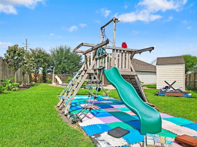 Building Photo - 25211 Barmby Dr