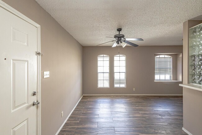 Building Photo - 104 Belaire Dr