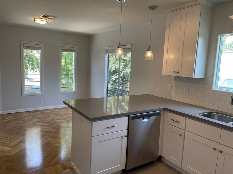 Kitchen - 8574 Rugby Dr