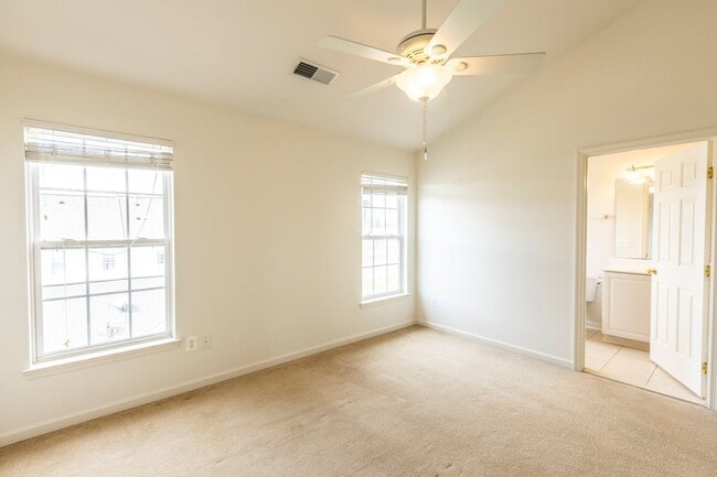 Building Photo - 2042 Lockwood Dr