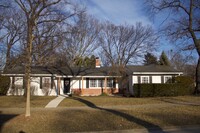 Building Photo - 616 Greenview Pl
