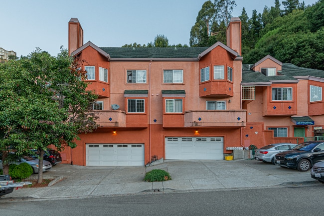 Building Photo - 150 Caldecott Ln