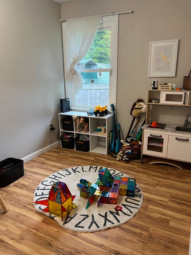 Building Photo - 2344 Northlake Way NW