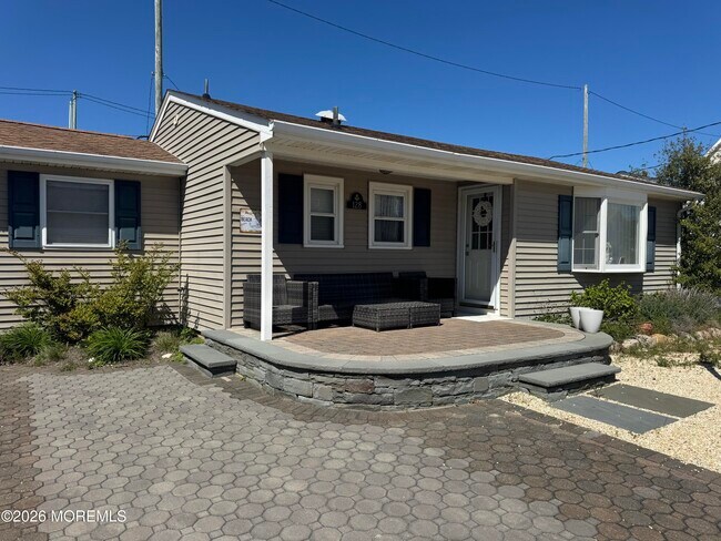 Building Photo - 128 San Fernando Dr