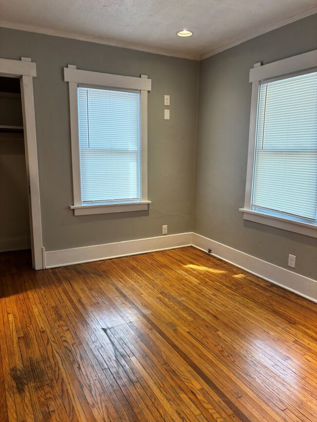 Building Photo - 2 bedroom, 1 bath house