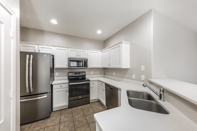 Building Photo - 13758 W Port Royale Ln