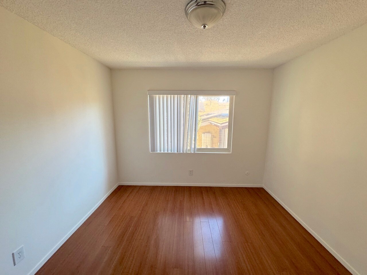 Building Photo - 447 W Elk Ave