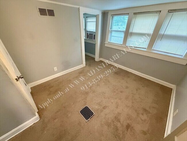 Building Photo - Beautiful Waldo Home-Available NOW!!