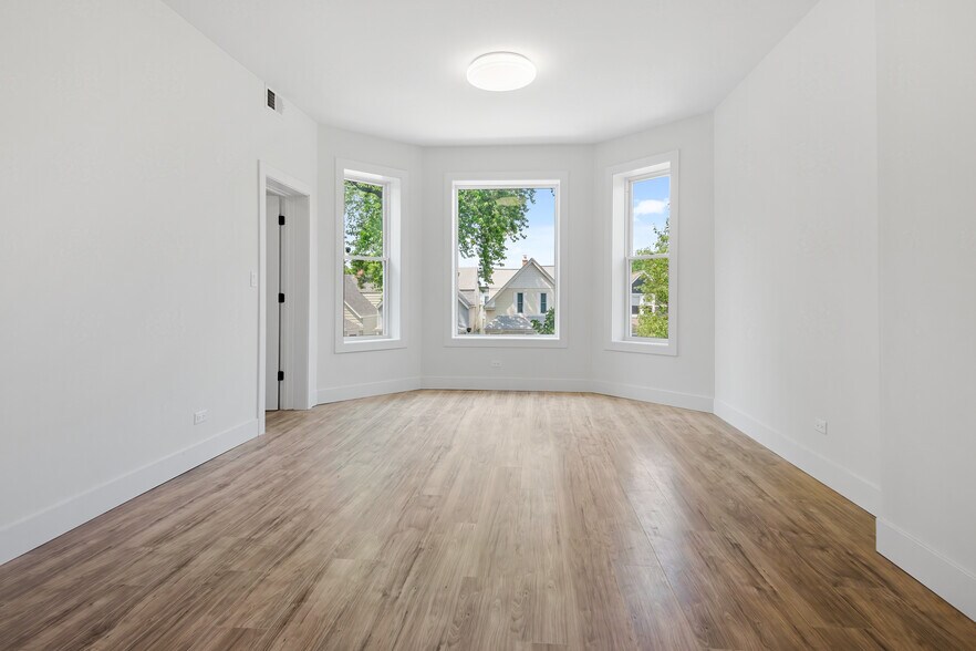 Building Photo - 1921 W Summerdale Ave