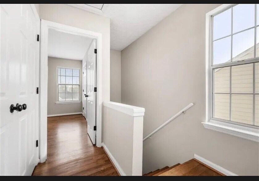 Building Photo - 3854 Meadow Creek Dr