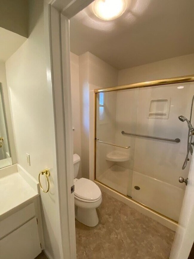 Building Photo - Beautiful Single Story Home Located in Ple...