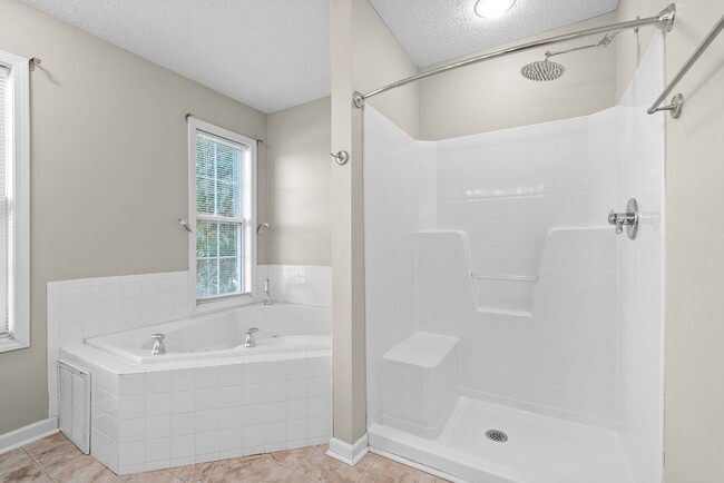 Building Photo - Pet Friendly Three Bedroom with Bonus!
