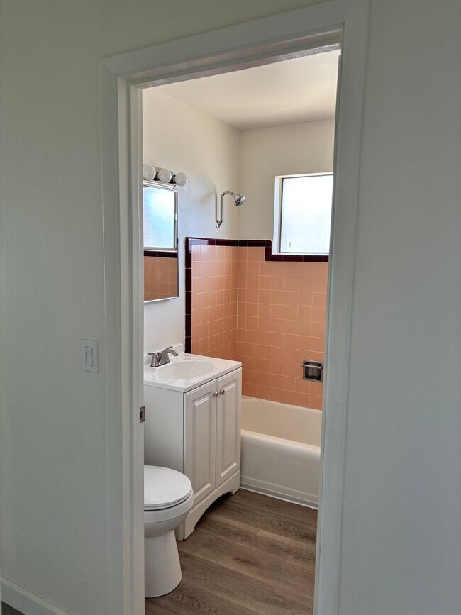 Building Photo - 840