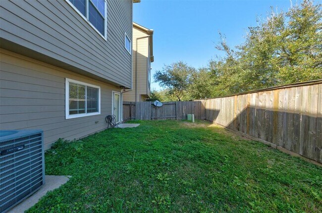 Building Photo - 3117 Clearview Cir